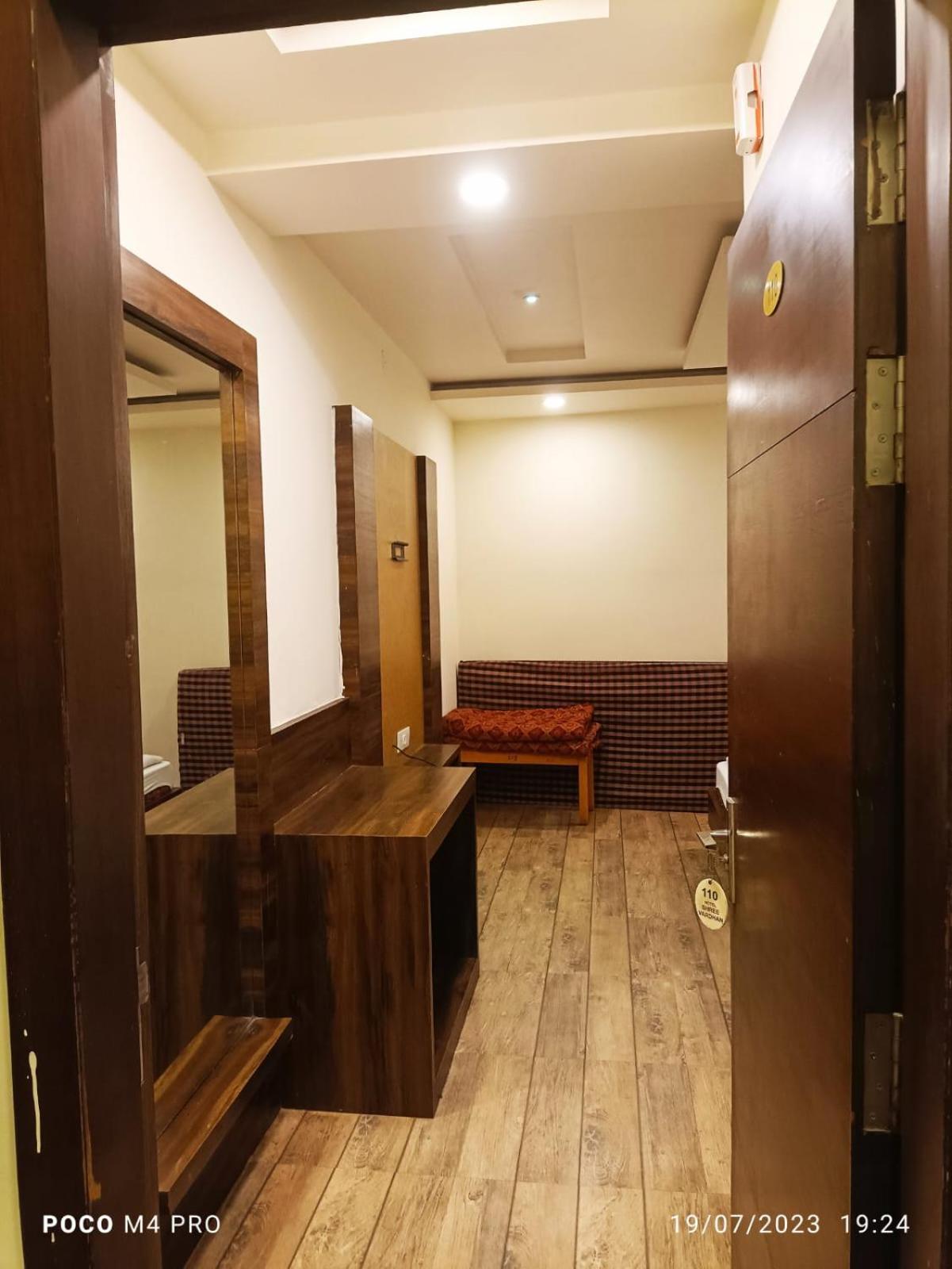 Hotel Shri Vardhan Ujjain Eksteriør billede