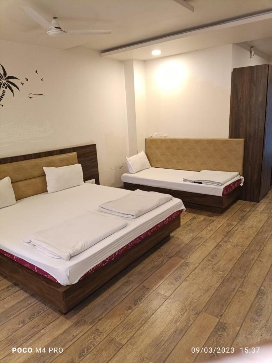 Hotel Shri Vardhan Ujjain Eksteriør billede