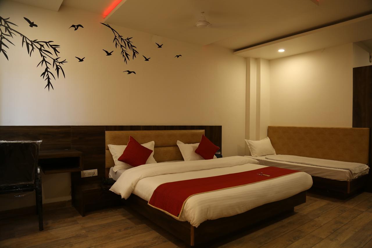 Hotel Shri Vardhan Ujjain Eksteriør billede