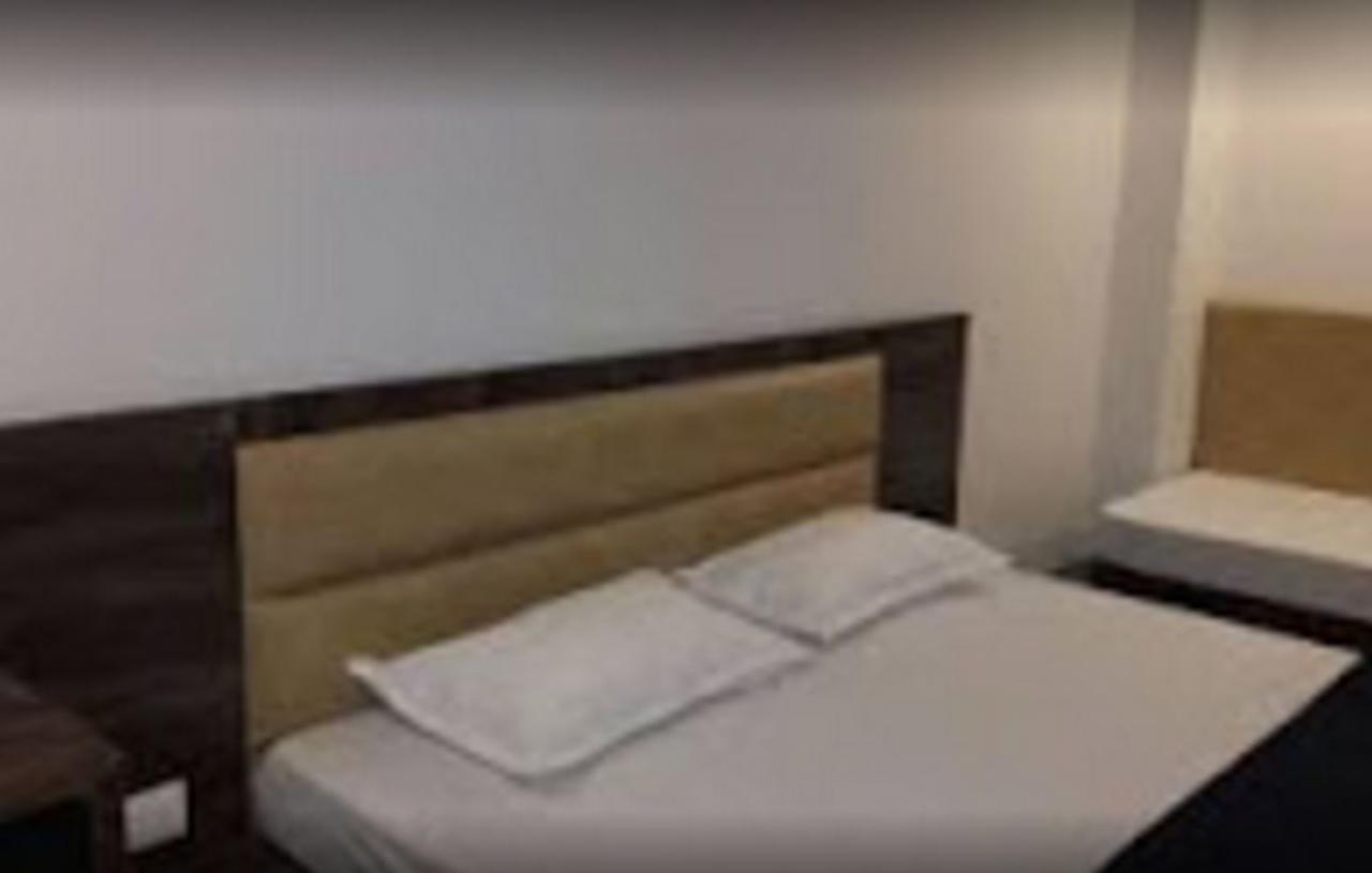 Hotel Shri Vardhan Ujjain Eksteriør billede
