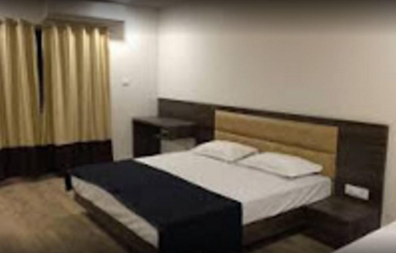Hotel Shri Vardhan Ujjain Eksteriør billede
